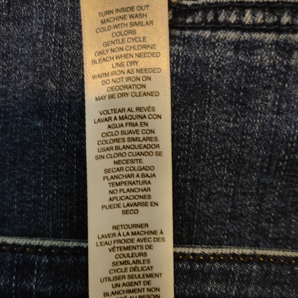 Chicos sz 3 jeans, embellishes are gold sequins on front and back. EC. JEGGING. - Picture 4 of 14